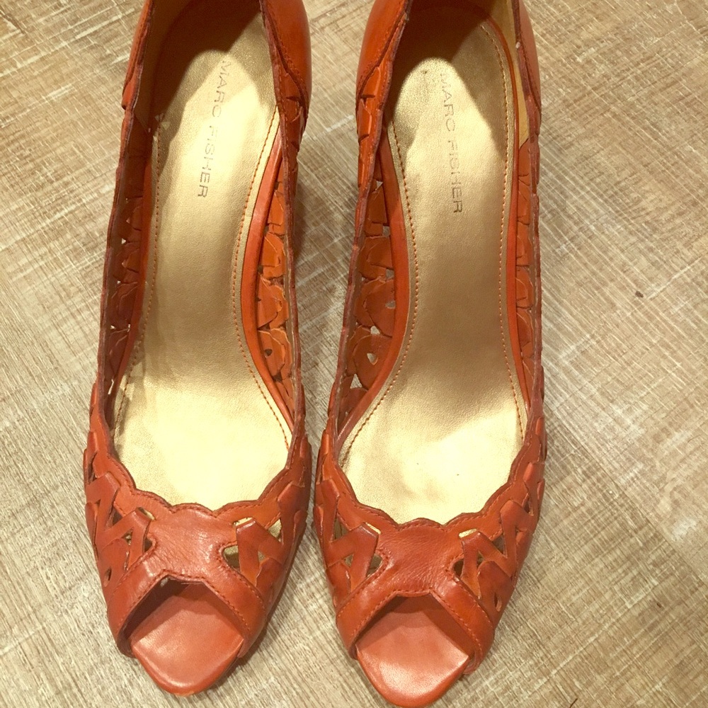 Marc Fisher Women's MCM Colered Orange Heels